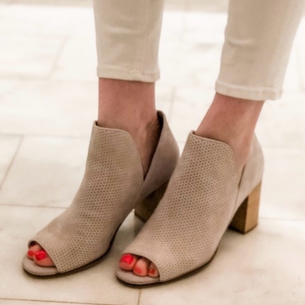Cole Haan Shiloh Perforated Leather Open Toe
Shoe Boot Blush Size 9
